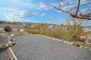 Parking area at the front- click for photo gallery